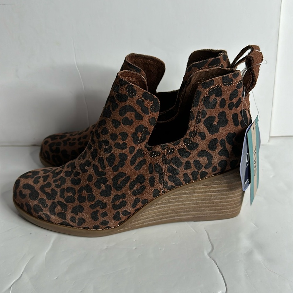 NWT Toms Kallie Women’s Leopard print Booties